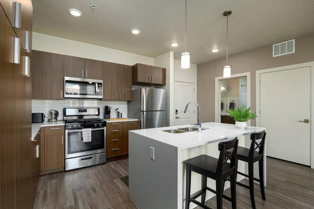 Modern 1B Downtown Slc With Wfh Setup, Gym, Fast Wi-Fi, Pool Apartment Salt Lake City Ngoại thất bức ảnh